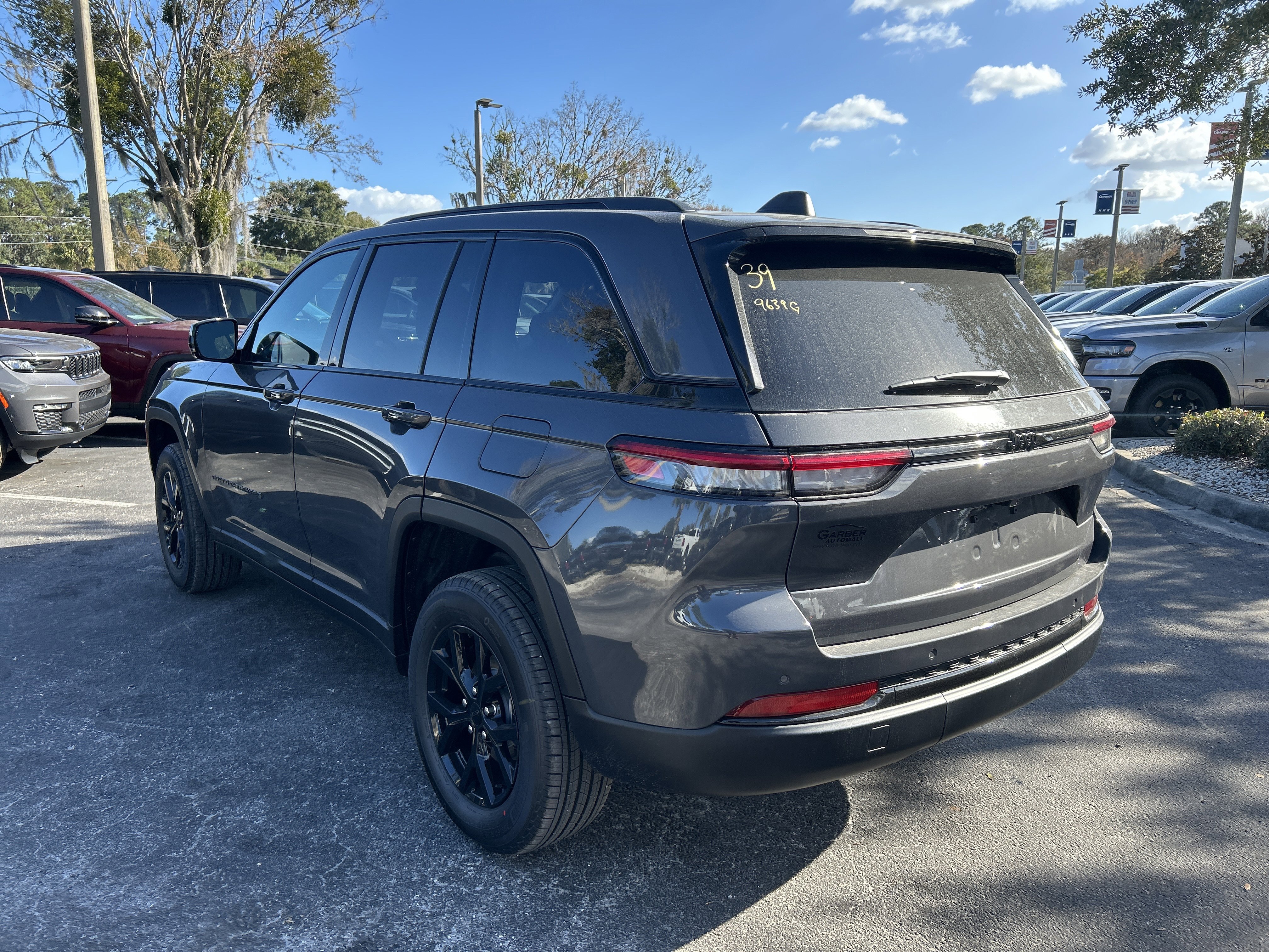 New 2025 Jeep Grand Cherokee Altitude image 5