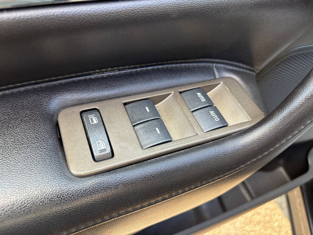 Used 2014 Lincoln MKX AWD w/ Equipment Group 102A image 25
