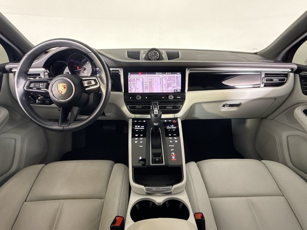 Certified 2023 Porsche Macan AWD/4WD image 11