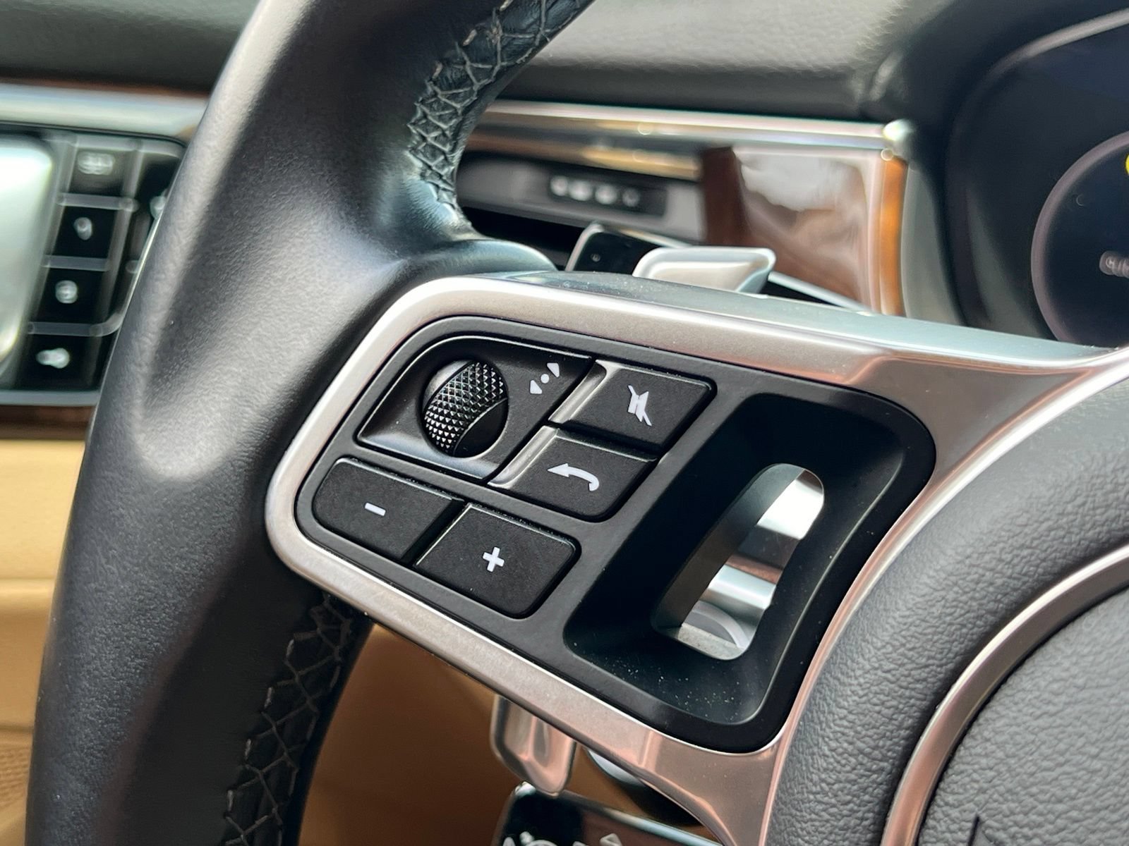 Certified 2018 Porsche Panamera 4S AWD/4WD image 26