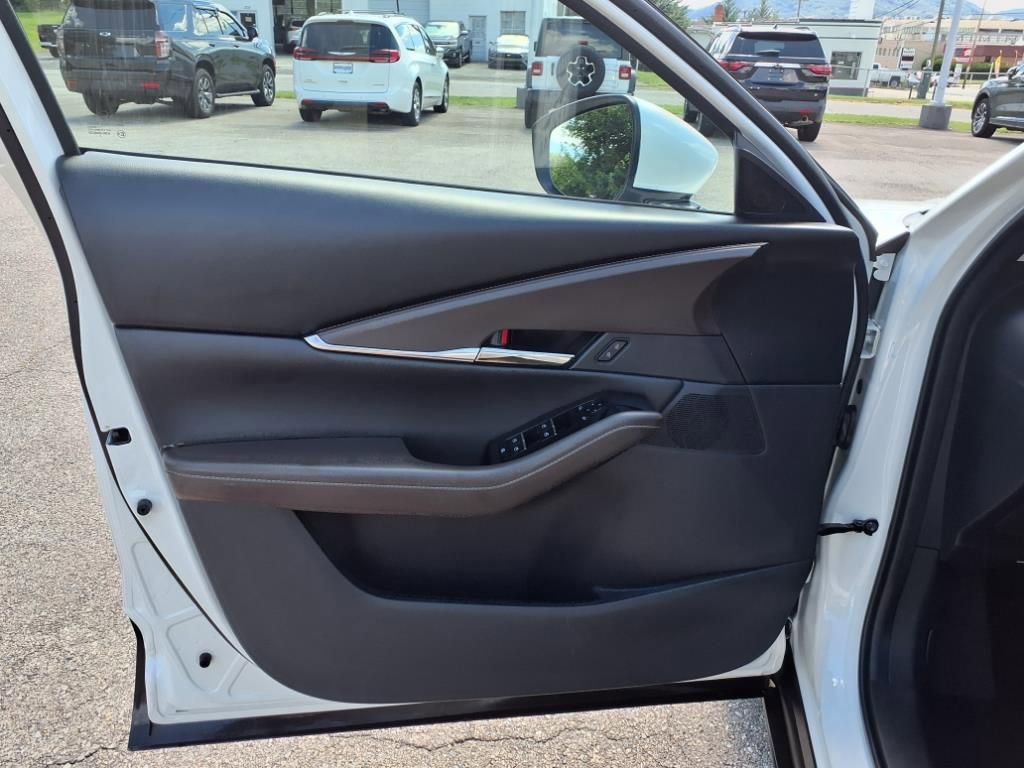 Used 2023 MAZDA CX-30 AWD 2.5 S w/ Premium Package image 16