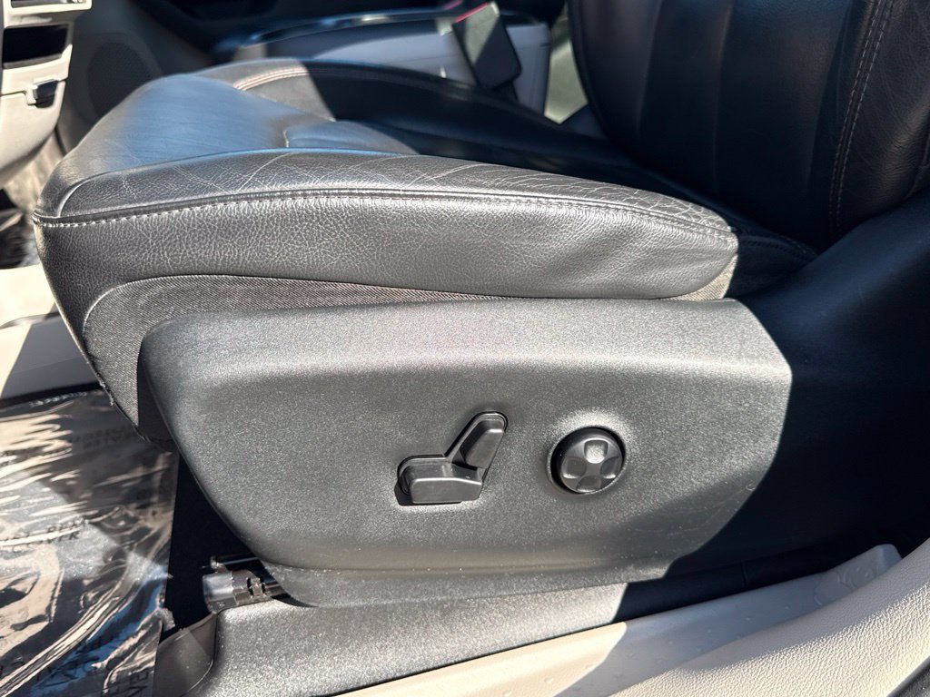 Used 2017 Chrysler Pacifica Touring-L w/ Tire & Wheel Group FWD image 23