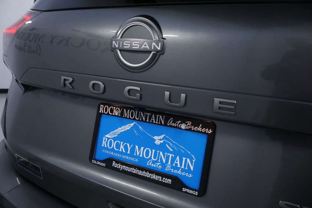 Used 2024 Nissan Rogue SV image 9
