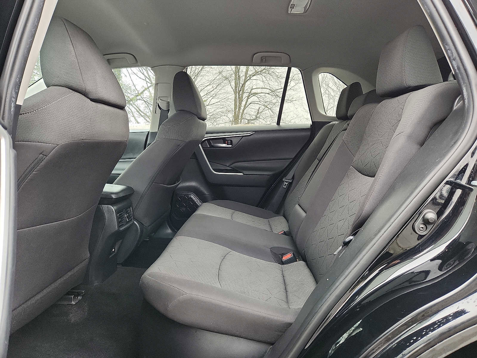 Used 2021 Toyota RAV4 XLE w/ XLE Grade Weather Package image 10