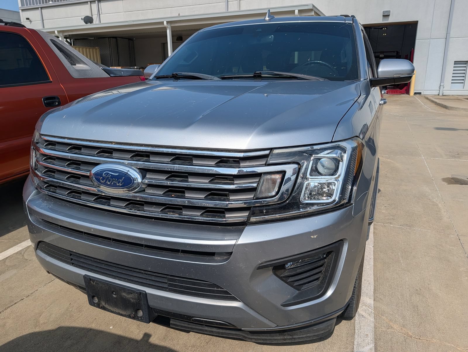 Used 2020 Ford Expedition XLT w/ Equipment Group 202A RWD image 6