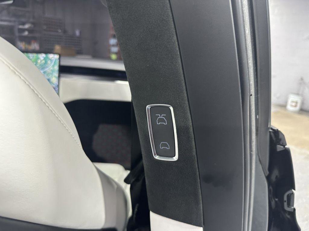 Used 2023 Tesla Model X Plaid image 34