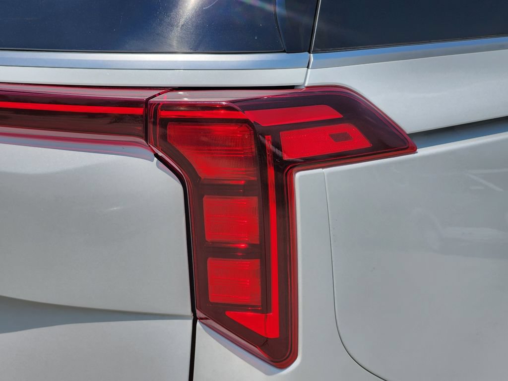 Certified 2025 Kia Carnival EX FWD image 13