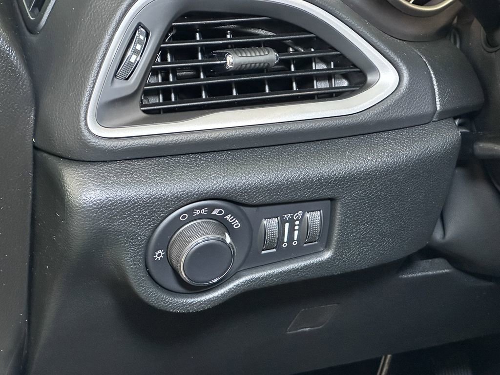 New 2026 Chrysler Voyager LX image 20