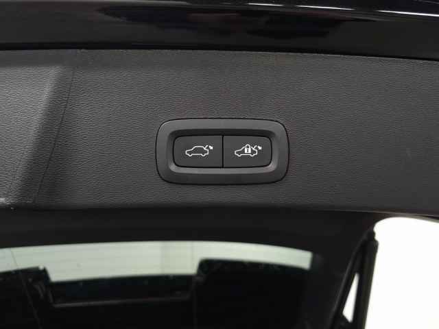 Certified 2023 Volvo XC40 B5 Plus w/ Protection Package Premier image 10