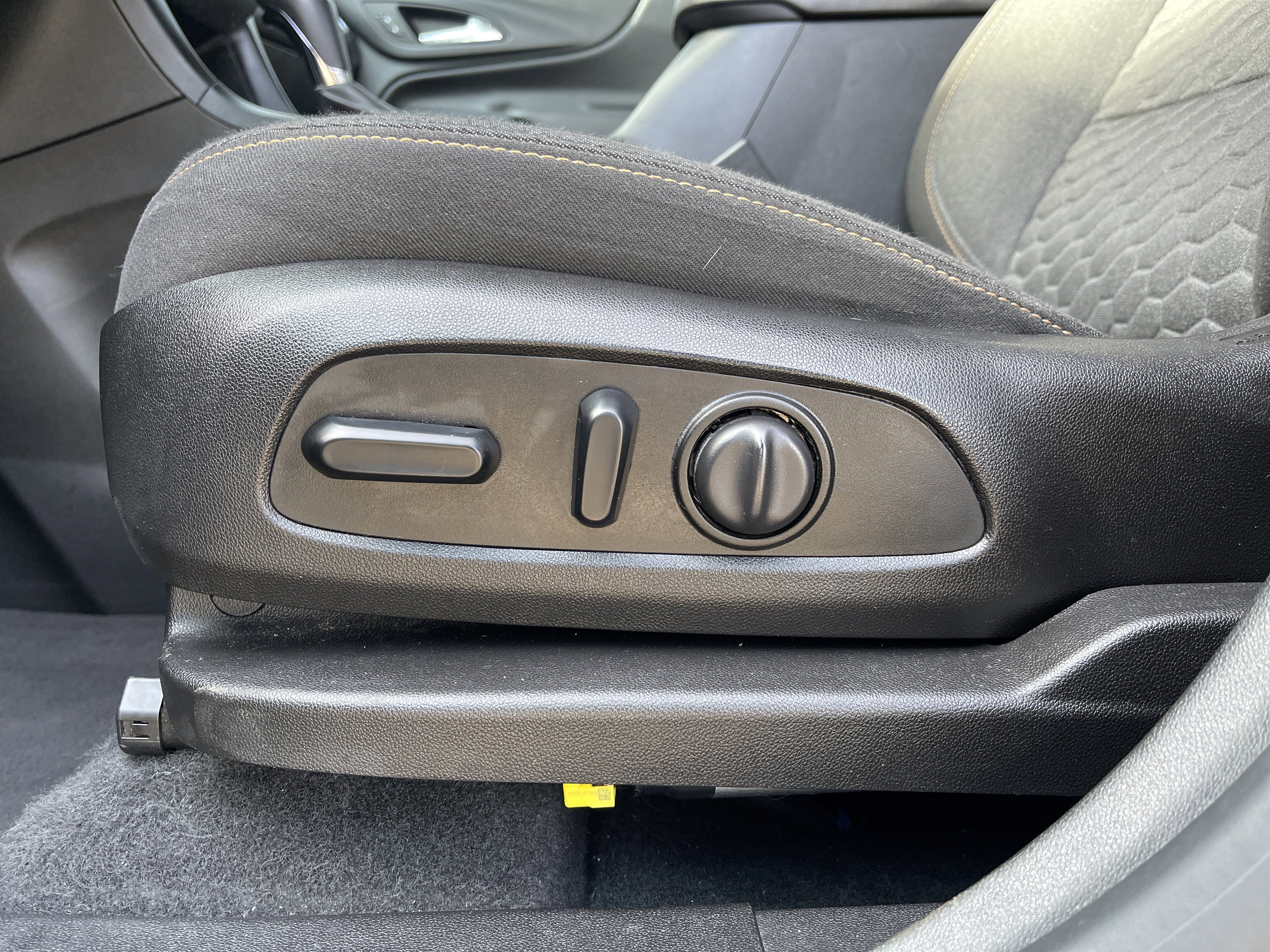 Used 2019 Chevrolet Equinox LT image 17