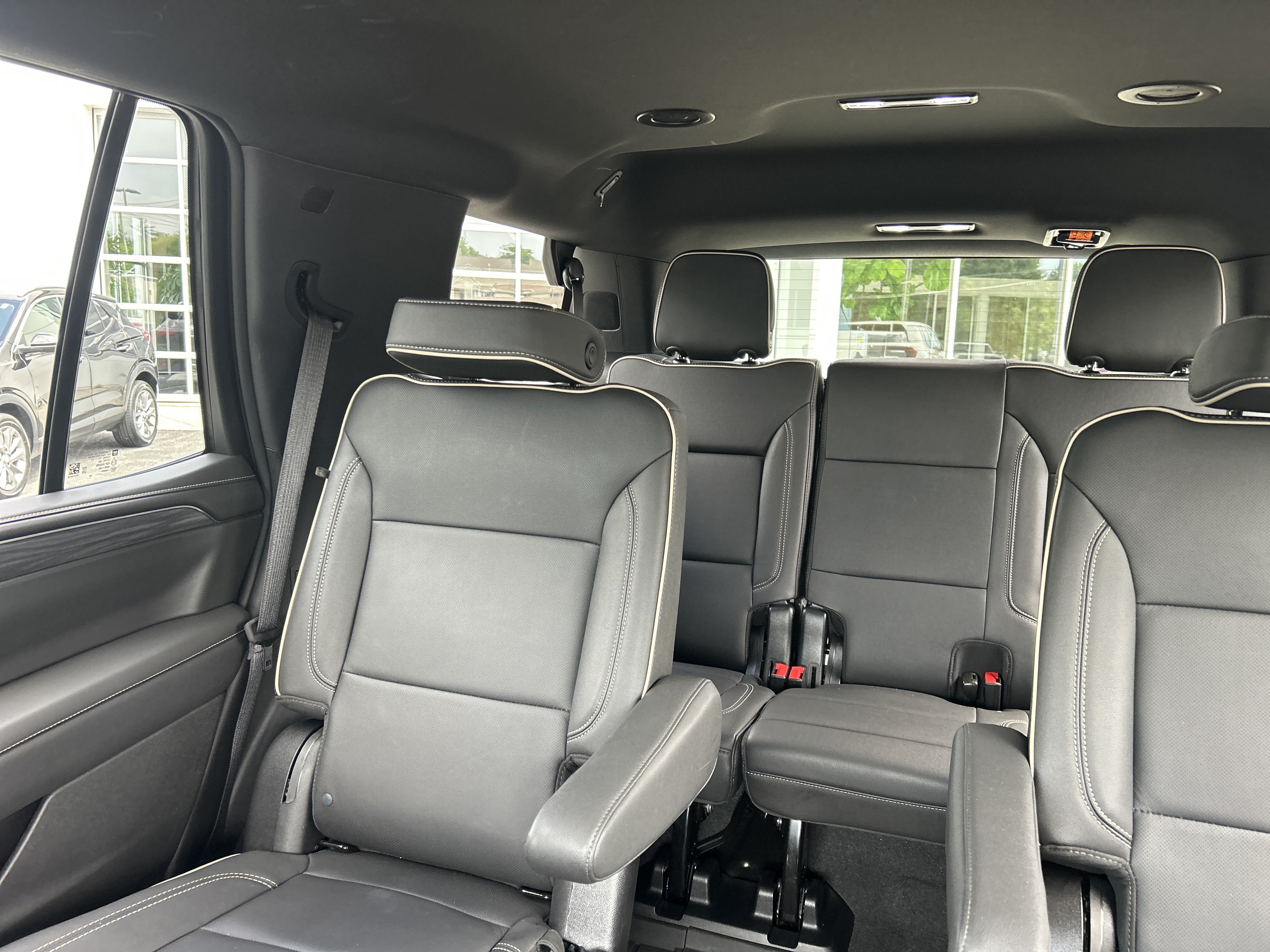 Certified 2024 GMC Yukon SLT w/ SLT Luxury Package AWD/4WD image 27