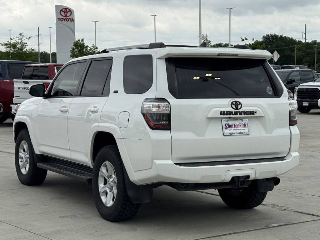 Used 2020 Toyota 4Runner SR5 AWD/4WD image 4