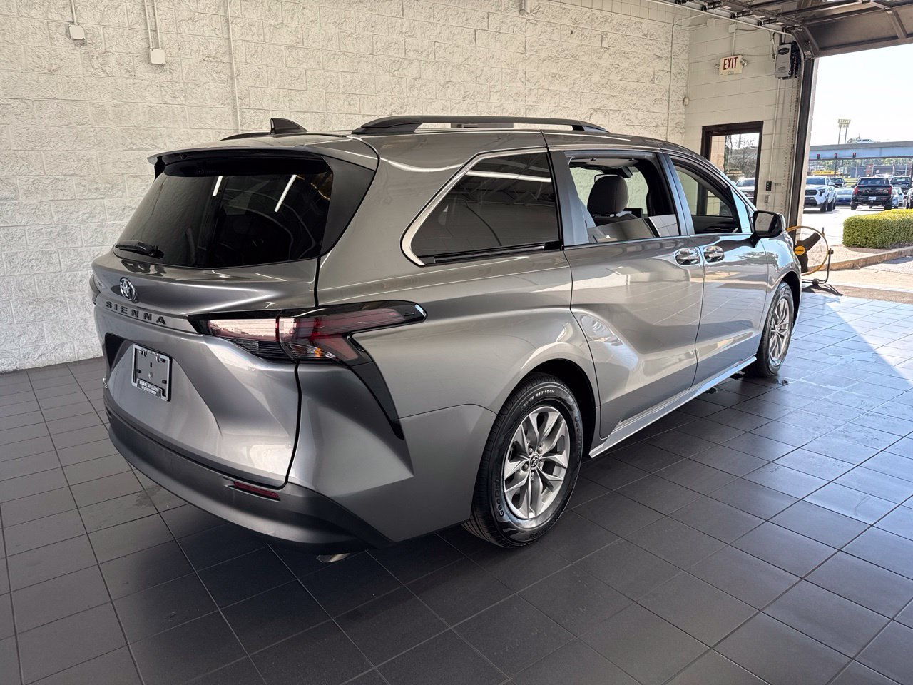 Certified 2026 Toyota Sienna LE AWD/4WD image 8
