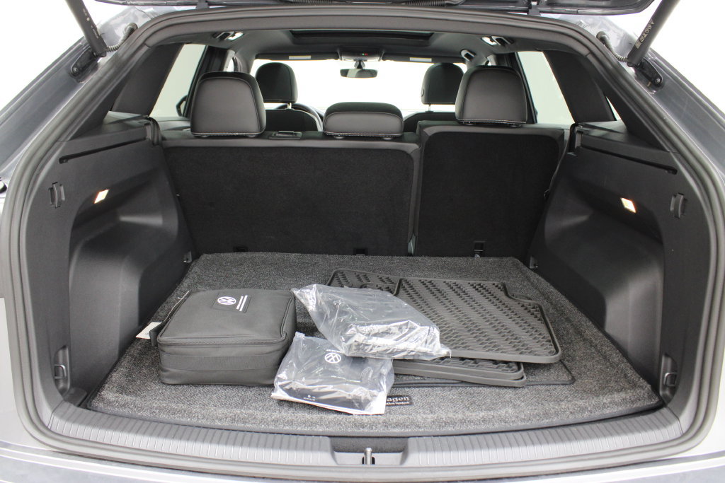 Certified 2023 Volkswagen Atlas Cross Sport SE FWD image 30