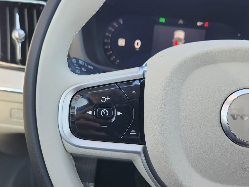 New 2026 Volvo XC60 T8 Ultra w/ Protection Package Premier image 17