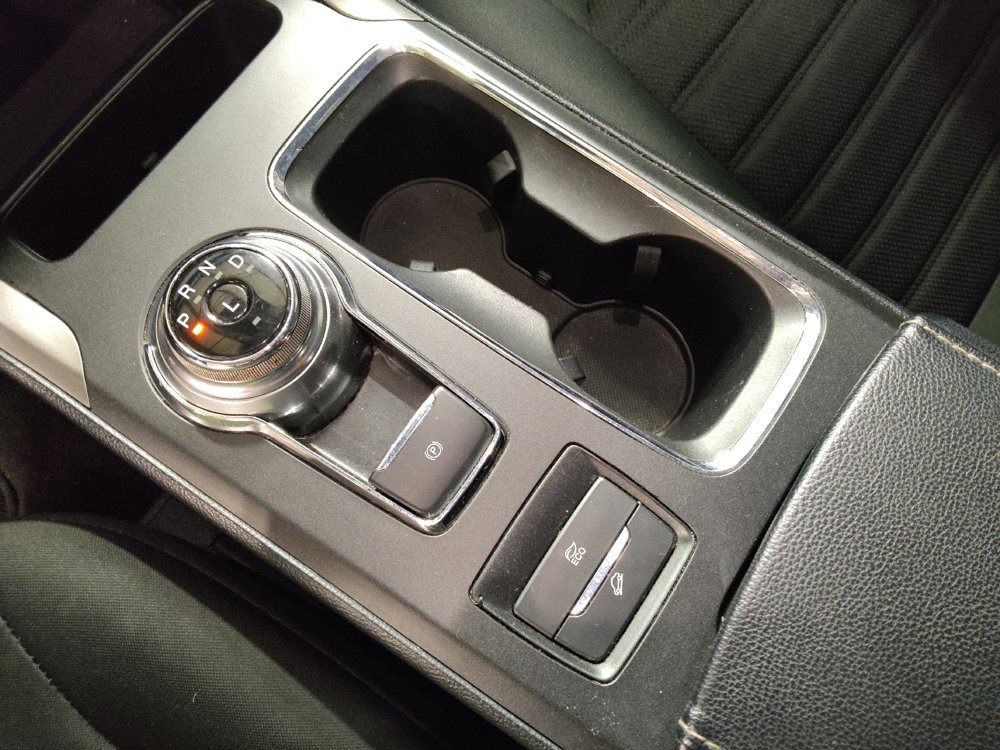 Used 2020 Ford Fusion SE image 26