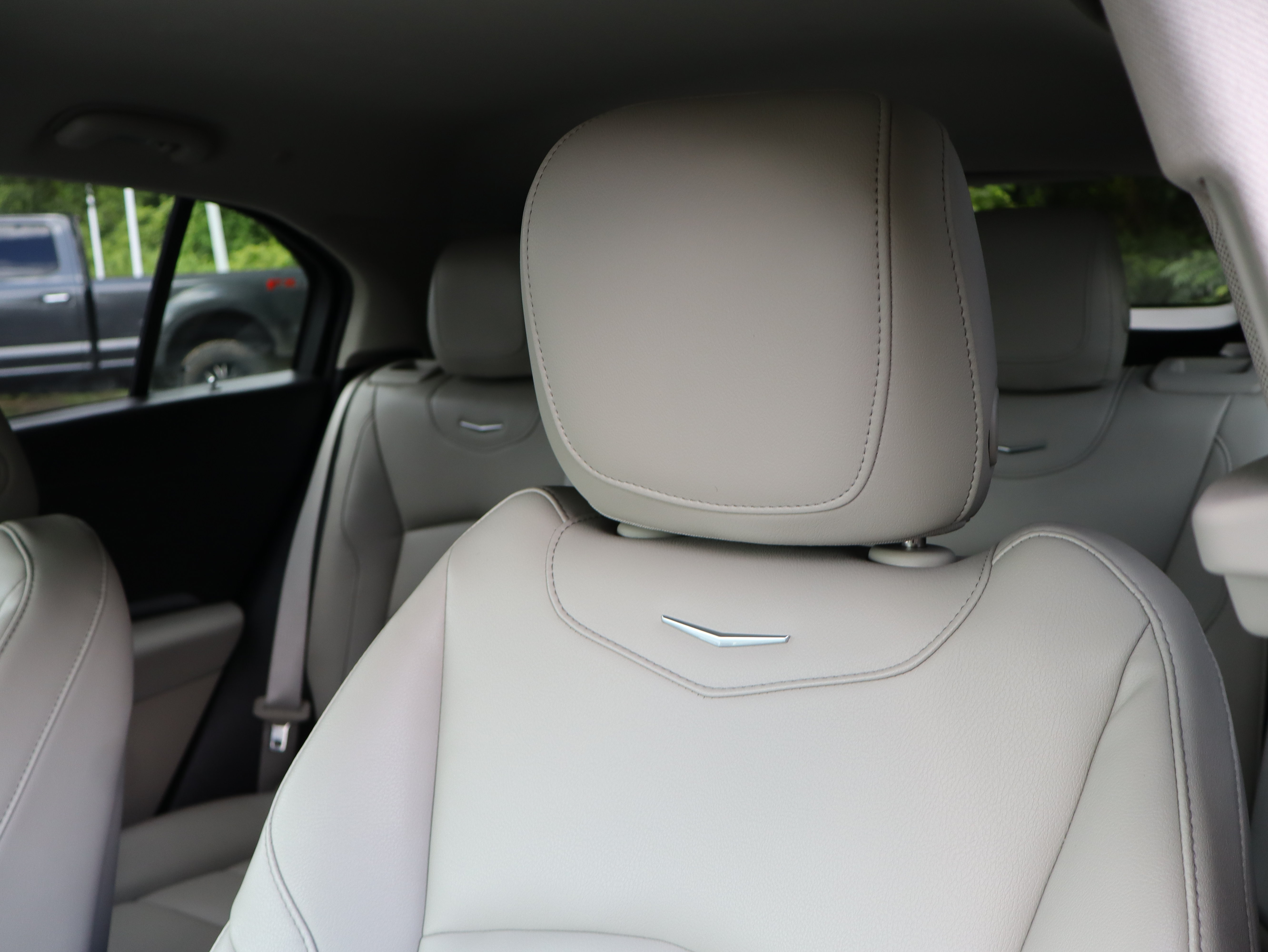 Used 2023 Cadillac XT4 Luxury w/ Cold Weather Package AWD/4WD image 44