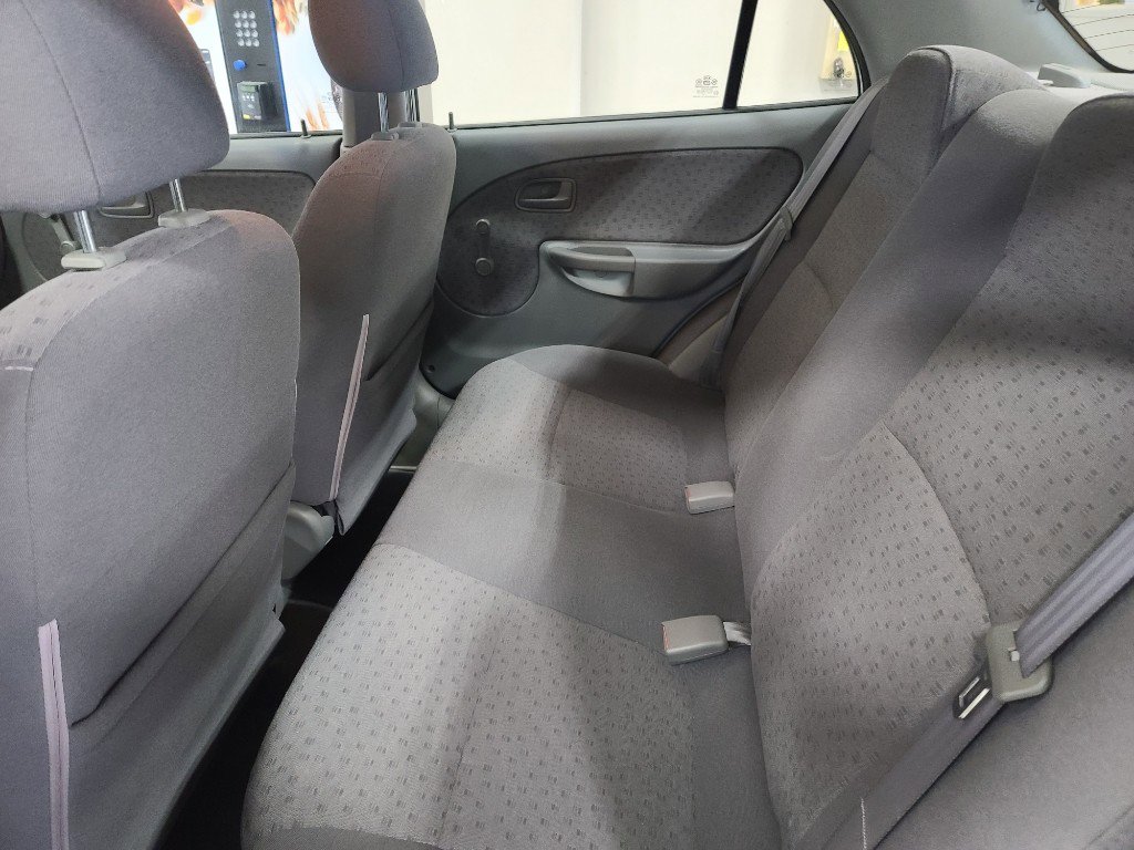 Used 2004 Kia Rio Sedan image 7