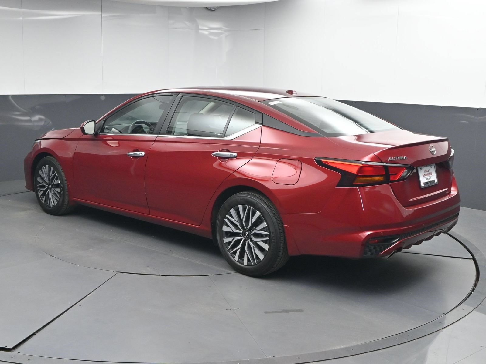 Used 2024 Nissan Altima 2.5 SV w/ SV Premium Package FWD image 5