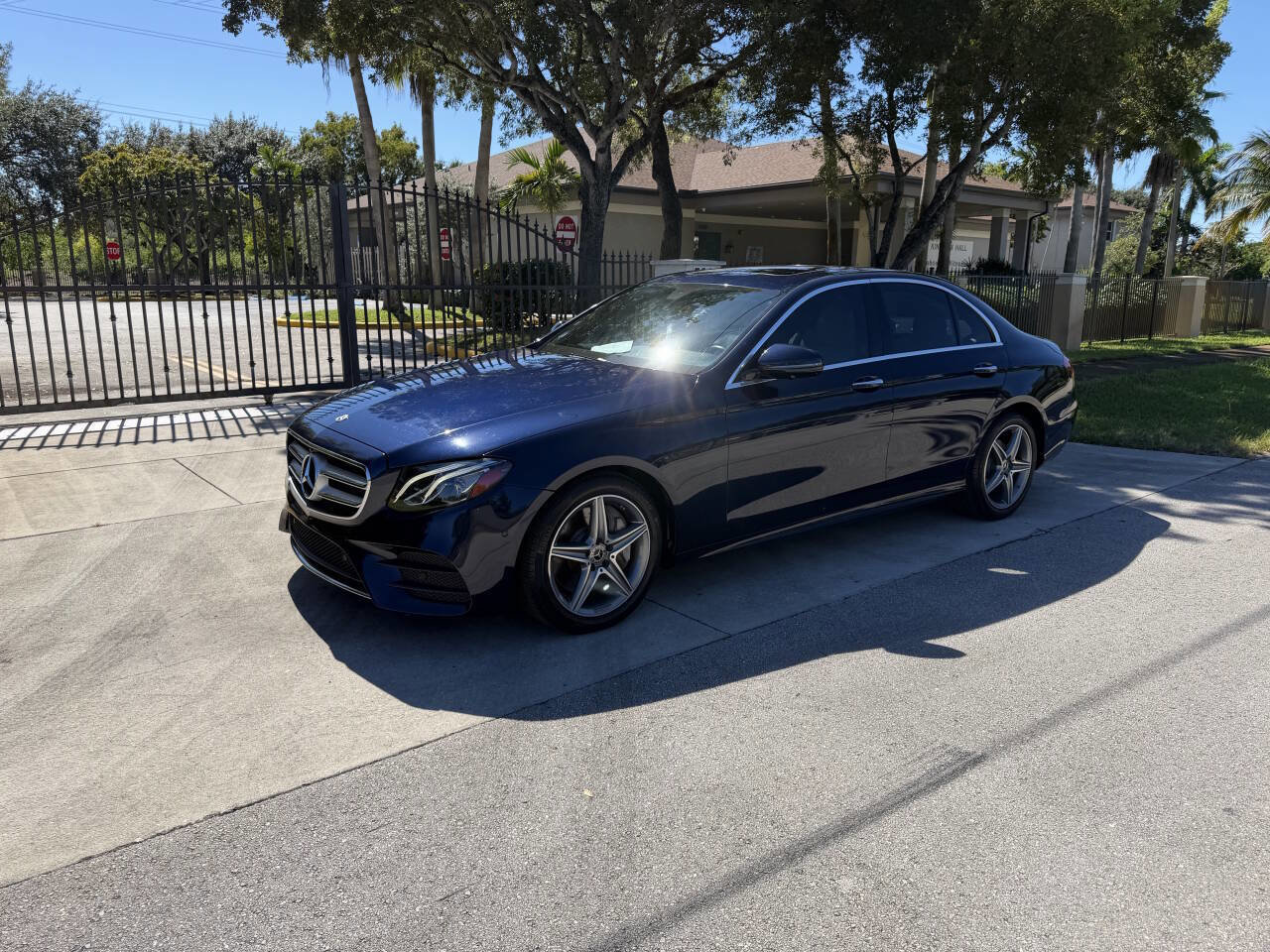 Used 2020 Mercedes-Benz E 350 Sedan image 3