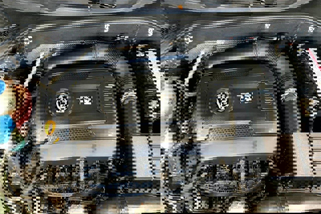 Used 2017 Volkswagen Passat 1.8T R-Line image 32