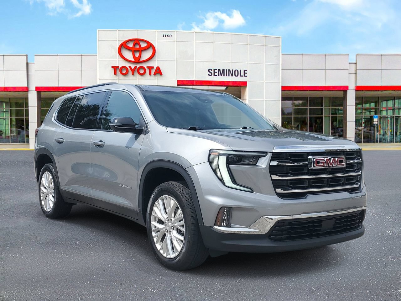 Used 2024 GMC Acadia Elevation w/ Luxury Package FWD image 2