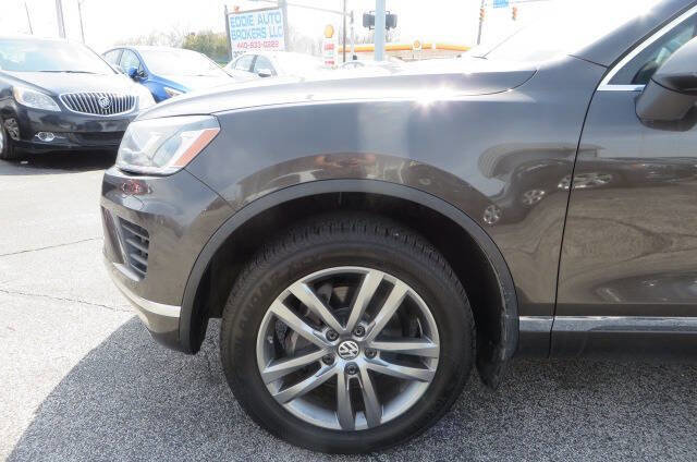 Used 2016 Volkswagen Touareg Sport AWD/4WD image 40