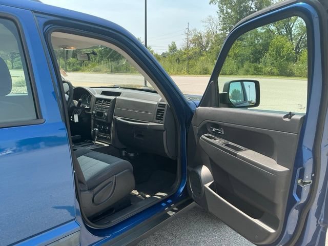 Used 2010 Jeep Liberty Sport AWD/4WD image 16