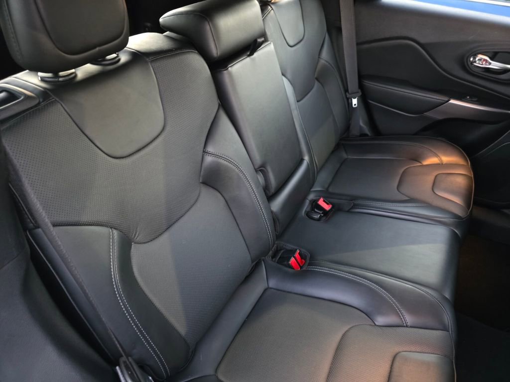 Used 2022 Jeep Cherokee Latitude Lux w/ Sun & Sound Group image 30