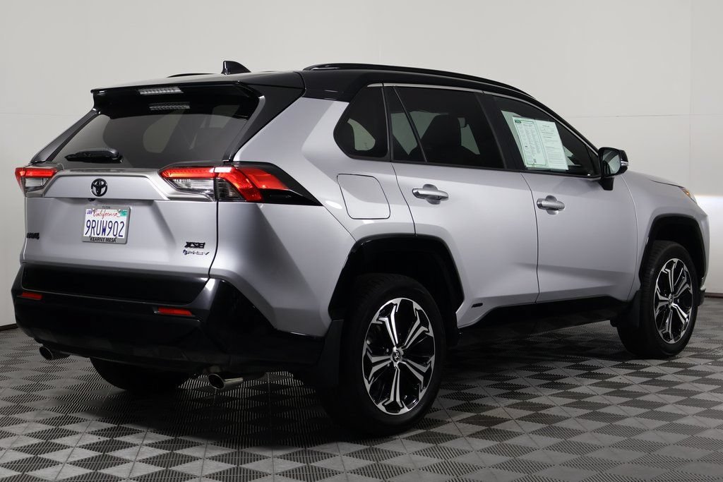 Used 2025 Toyota RAV4 XSE w/ Weather Package AWD/4WD image 4