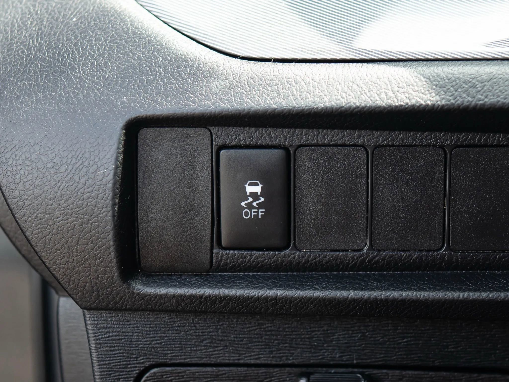 Used 2018 Toyota Sienna SE image 40