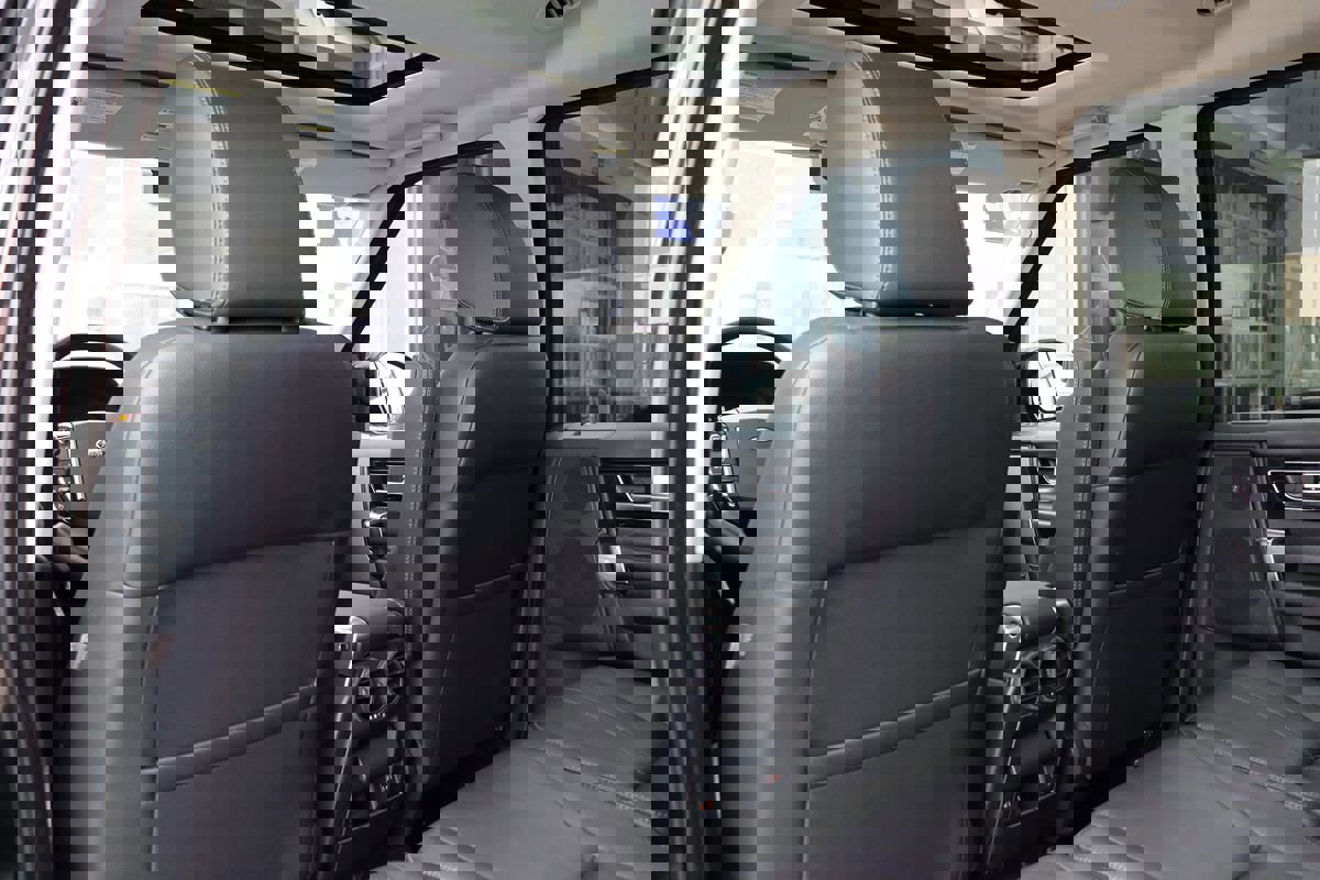 Used 2016 Land Rover LR4 HSE image 34