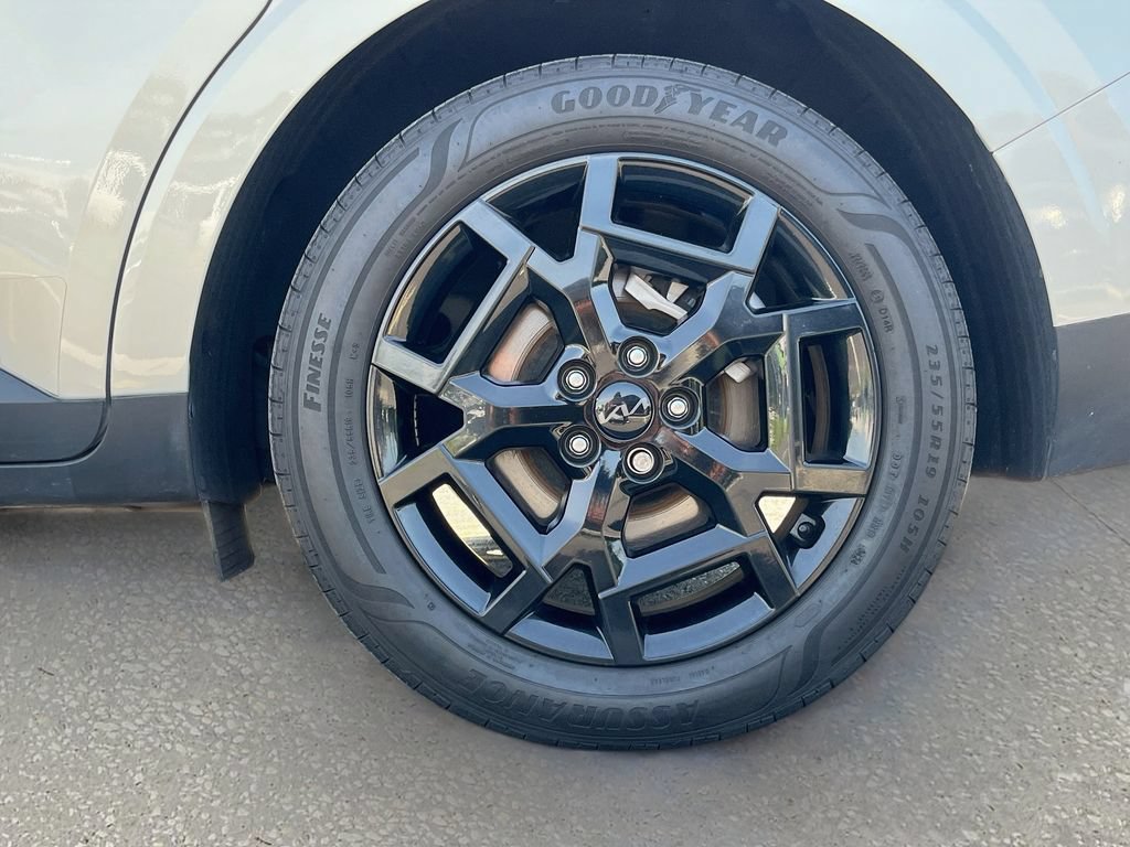 Used 2025 Kia Carnival SX w/ SX Dark Edition Package FWD image 31