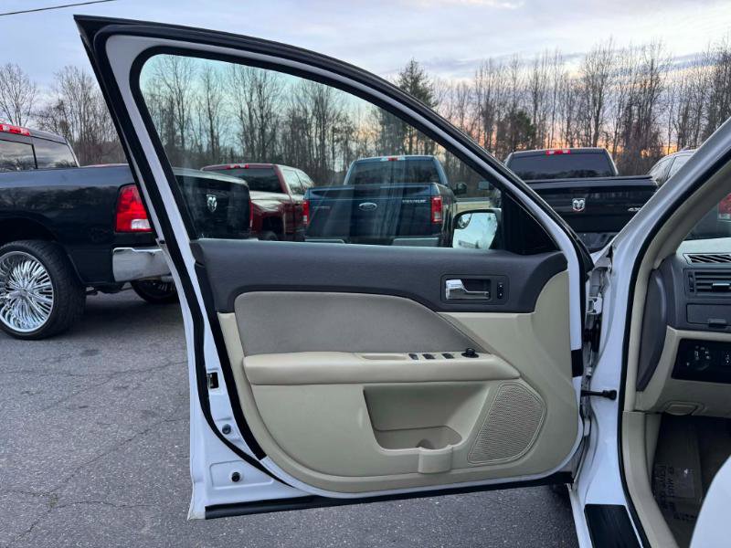 Used 2012 Ford Fusion SE image 9