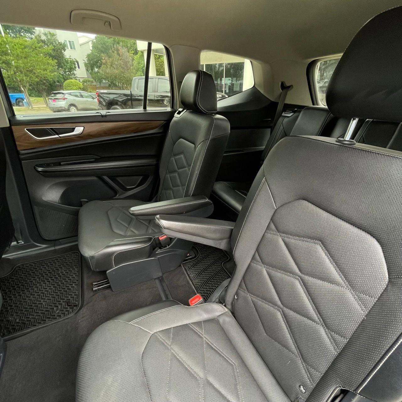 Used 2024 Volkswagen Atlas SE FWD image 23