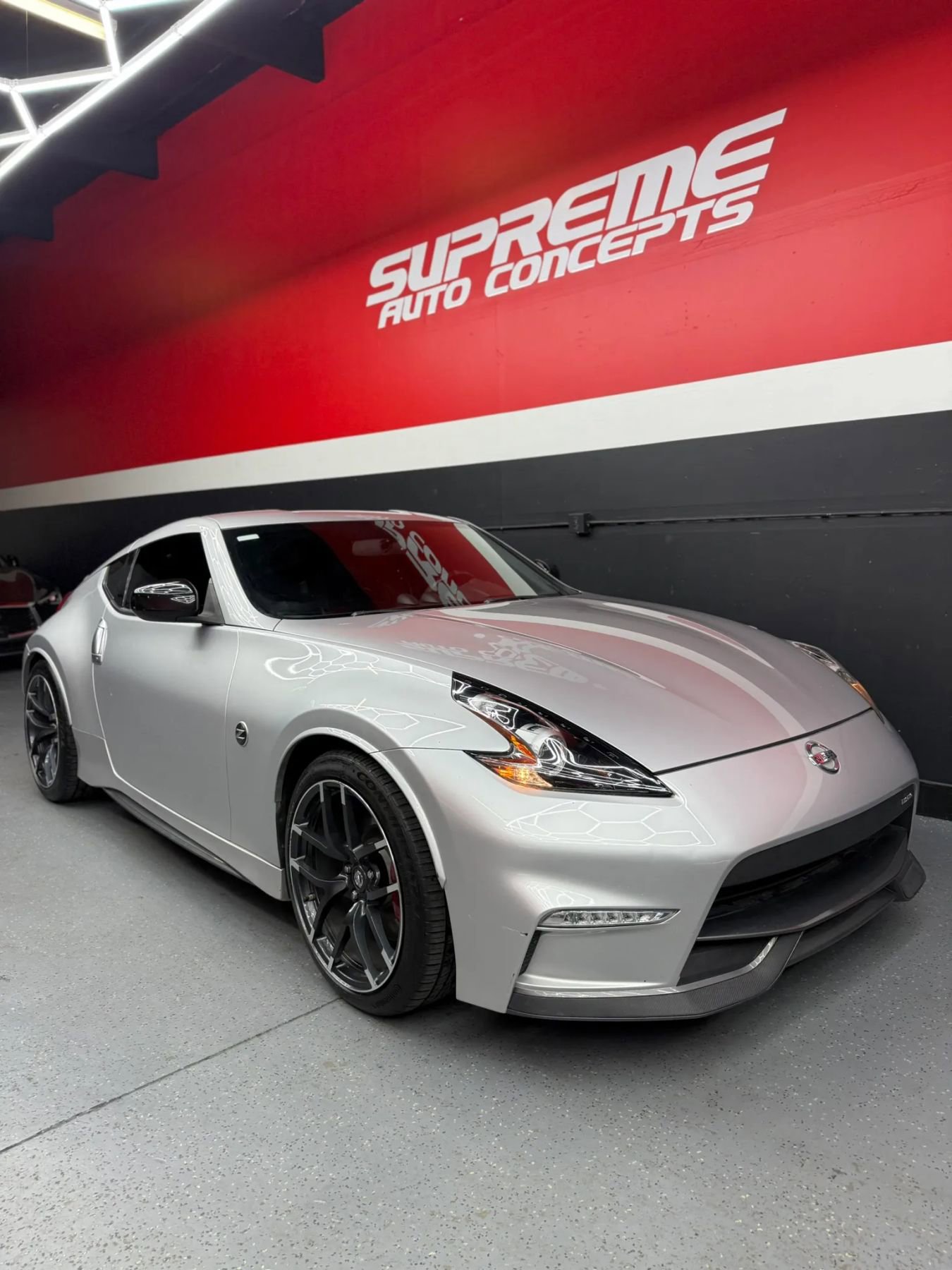 Used 2017 Nissan 370Z NISMO RWD image 3
