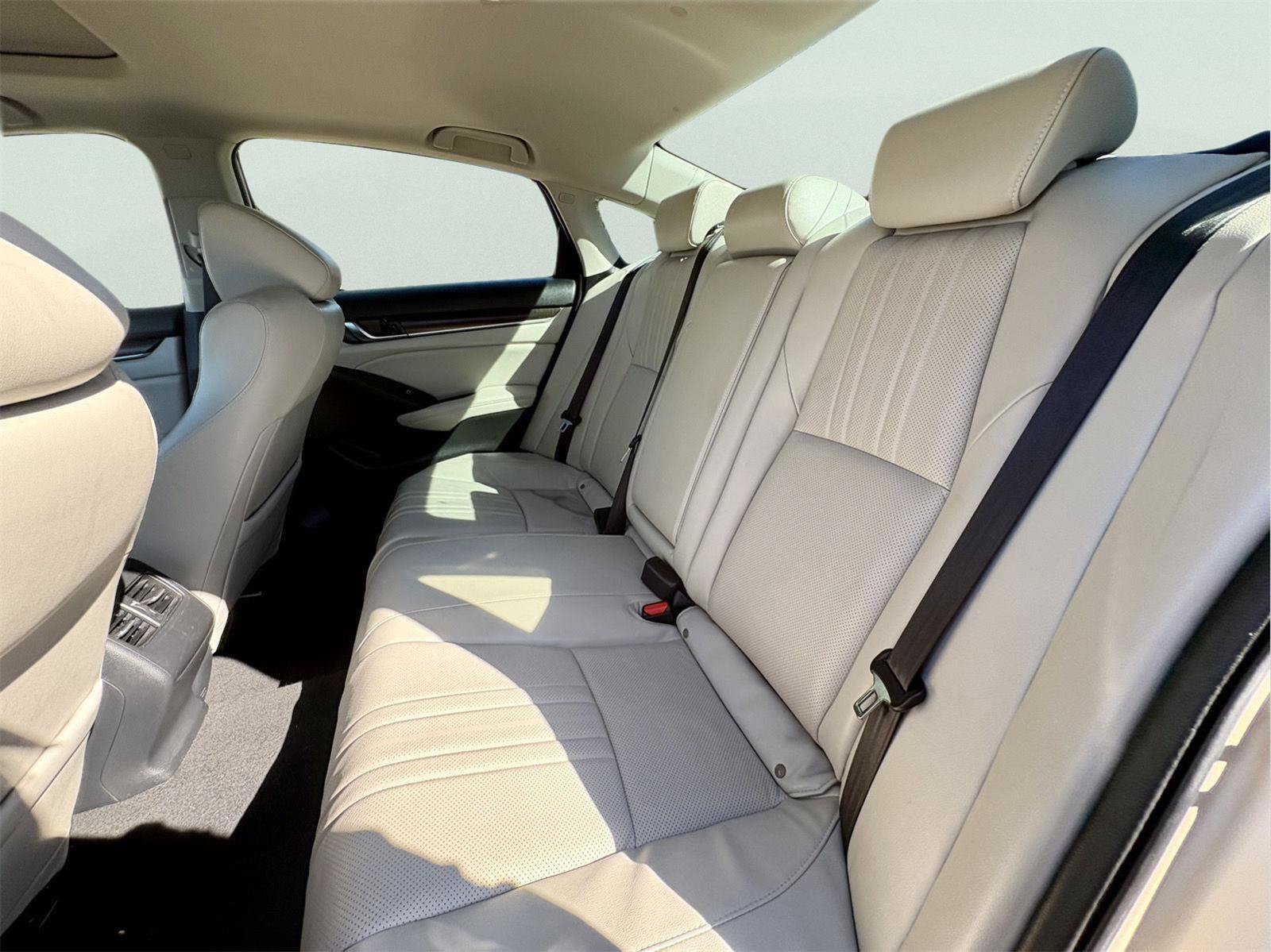 Used 2018 Honda Accord EX-L image 8