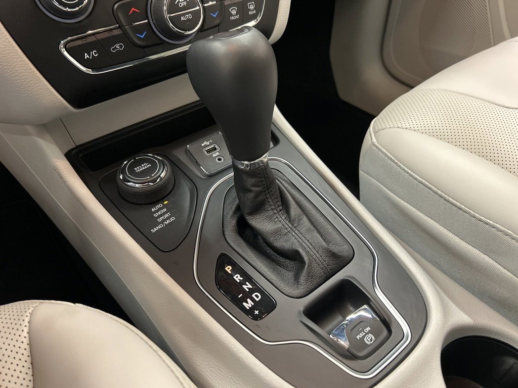 Used 2022 Jeep Cherokee Latitude Lux w/ Sun & Sound Group image 22