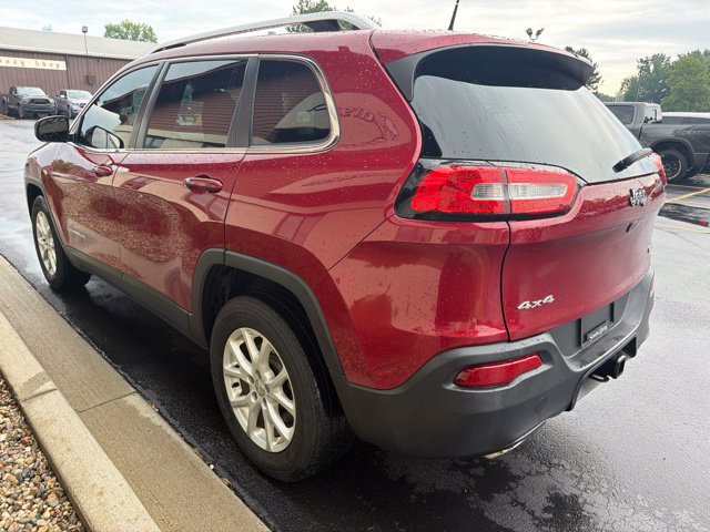 Used 2016 Jeep Cherokee Latitude w/ Cold Weather Group AWD/4WD image 10