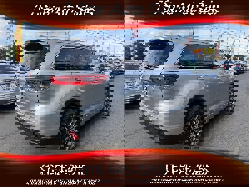 Used 2017 Toyota Highlander XLE image 6