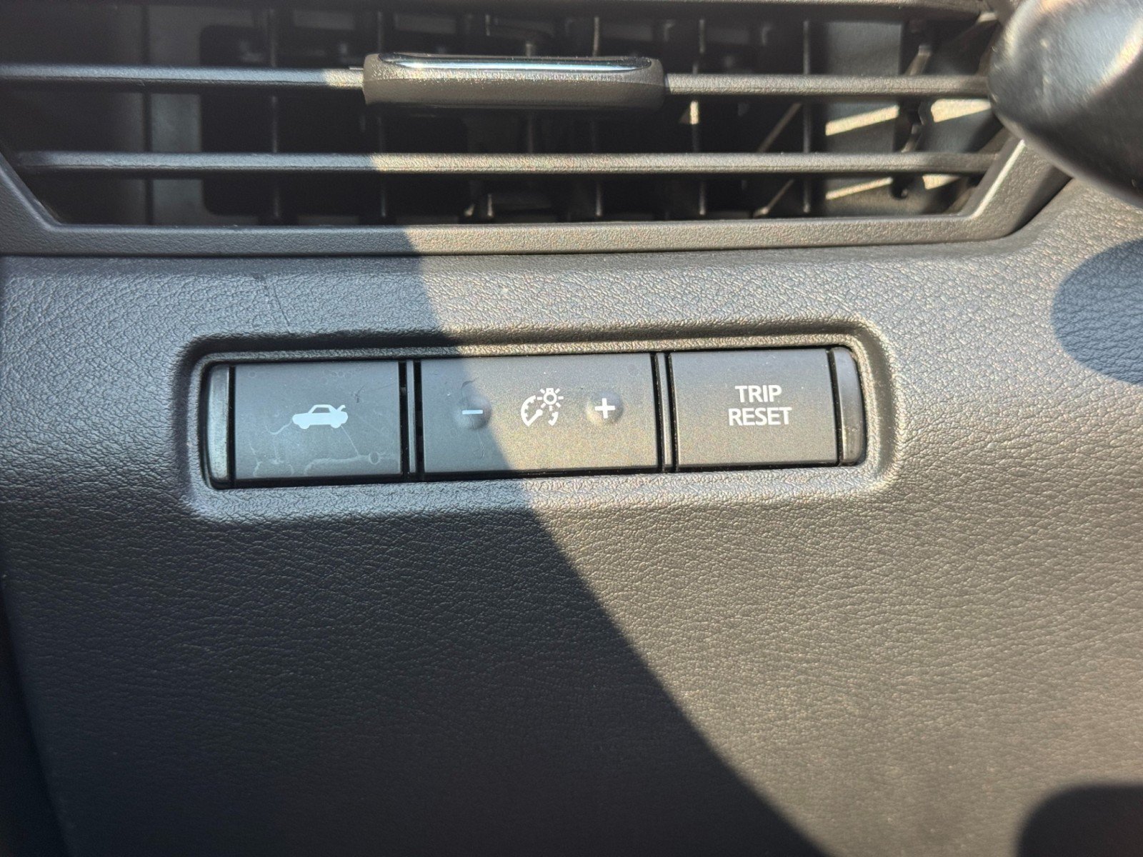 Used 2022 Nissan Altima 2.0 SR FWD image 16