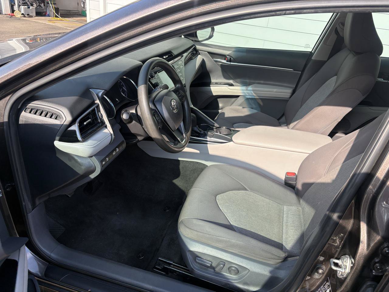 Used 2019 Toyota Camry LE FWD image 9