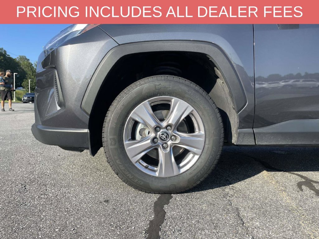 Used 2025 Toyota RAV4 XLE AWD/4WD image 9