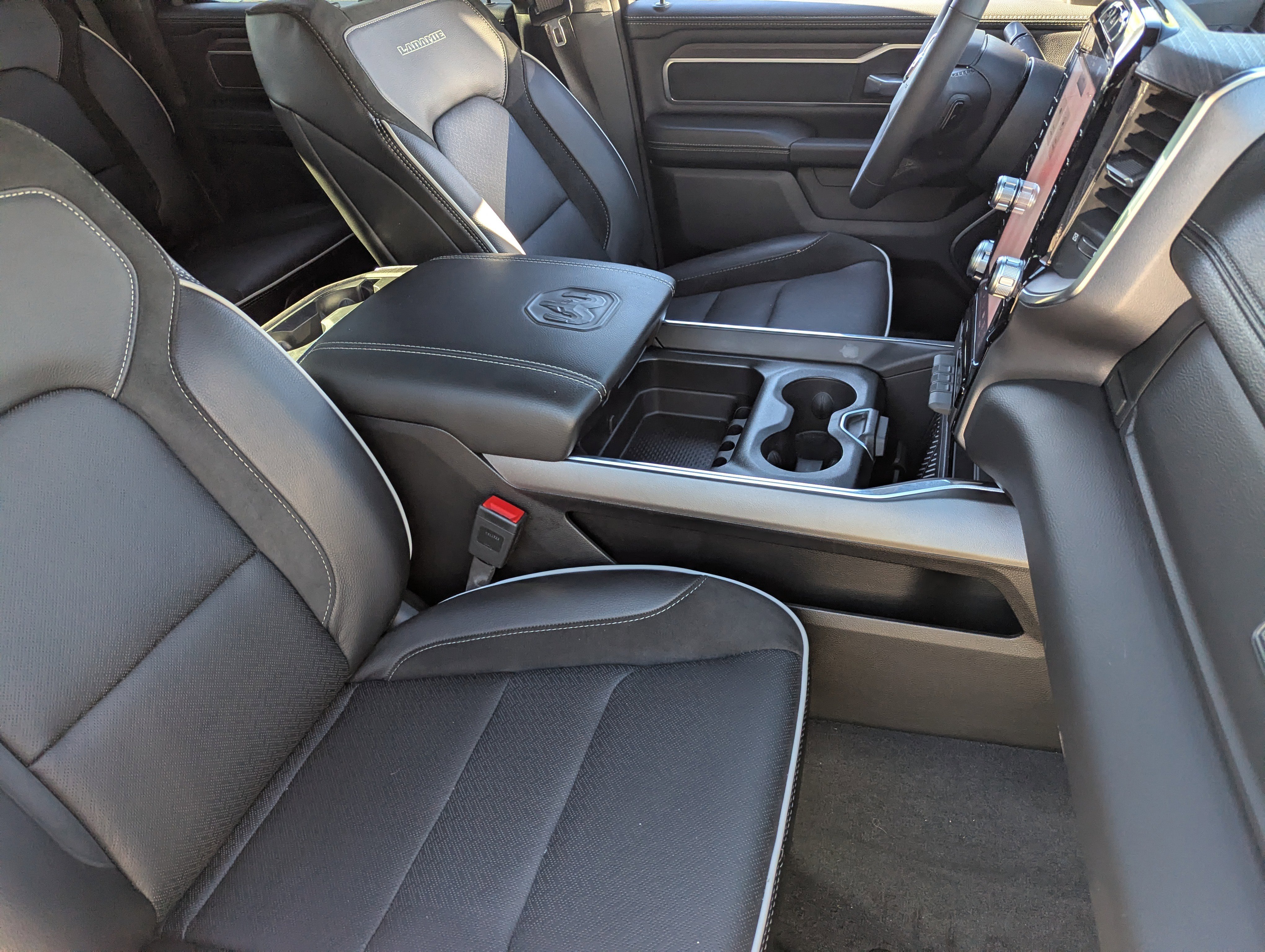 Used 2025 RAM 1500 Laramie w/ Sport Appearance Package image 8