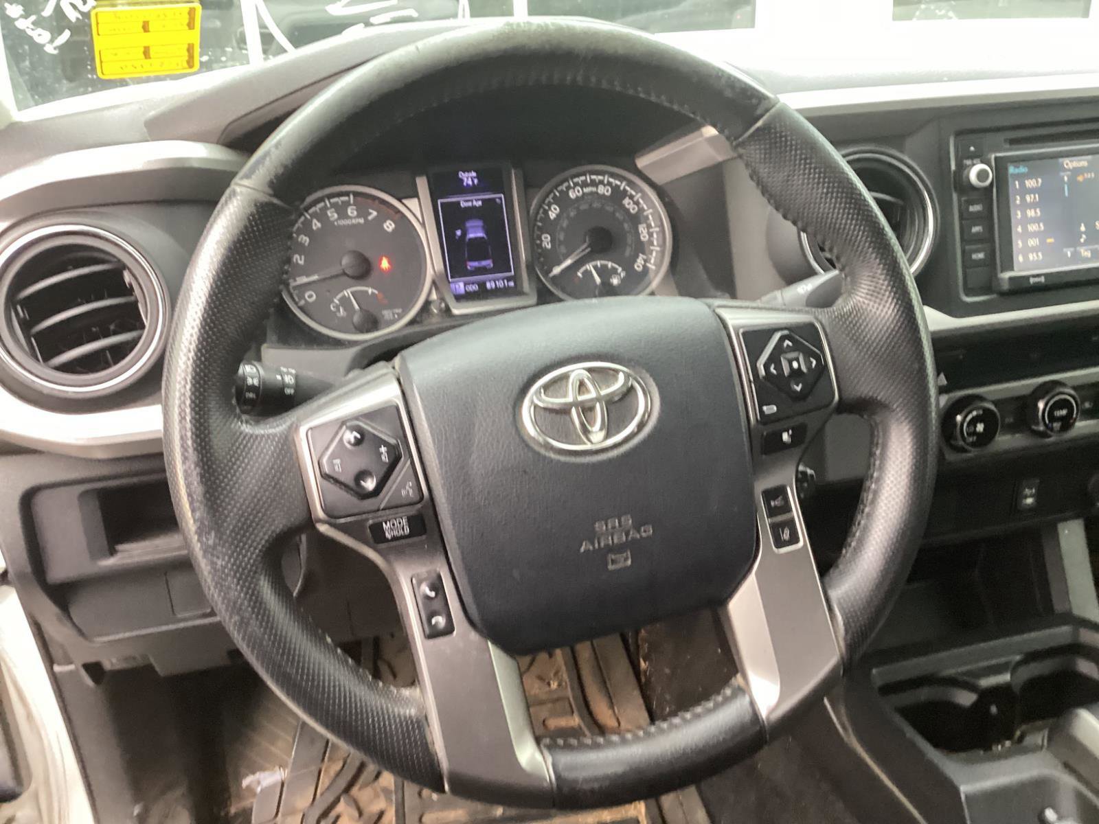 Used 2018 Toyota Tacoma SR5 RWD image 12