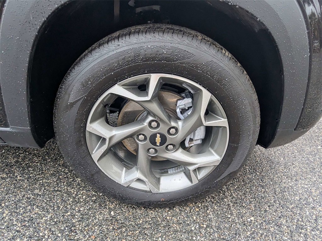 Used 2025 Chevrolet Trax LT w/ LT Convenience Package image 11