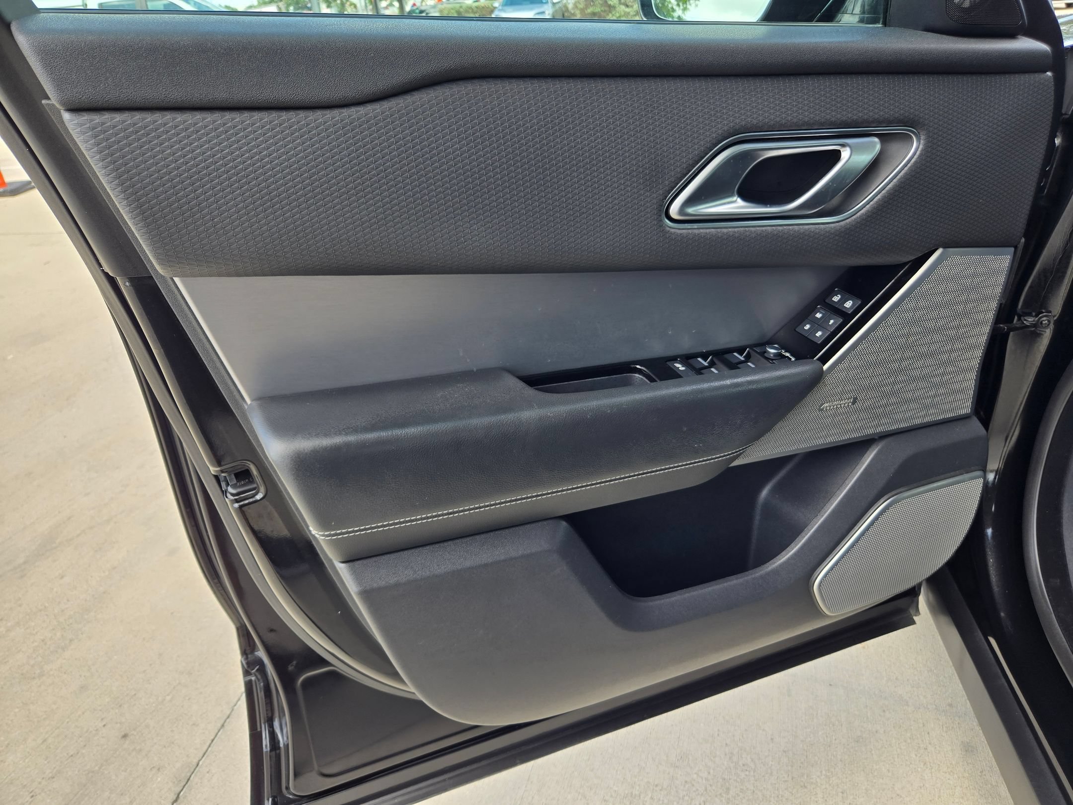 Used 2021 Land Rover Range Rover Velar R-Dynamic S AWD/4WD image 19