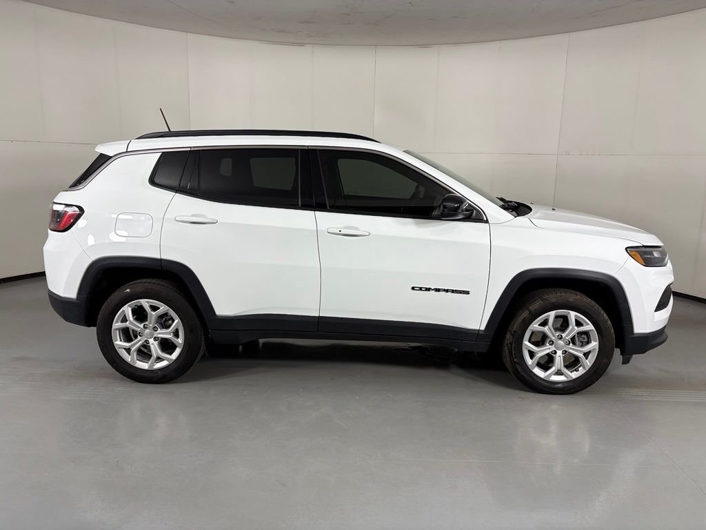 Used 2024 Jeep Compass Latitude AWD/4WD image 9