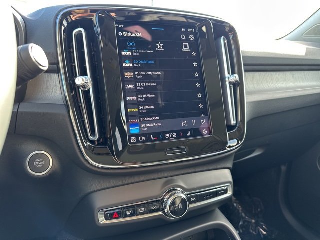 Certified 2023 Volvo XC40 B5 Plus image 21