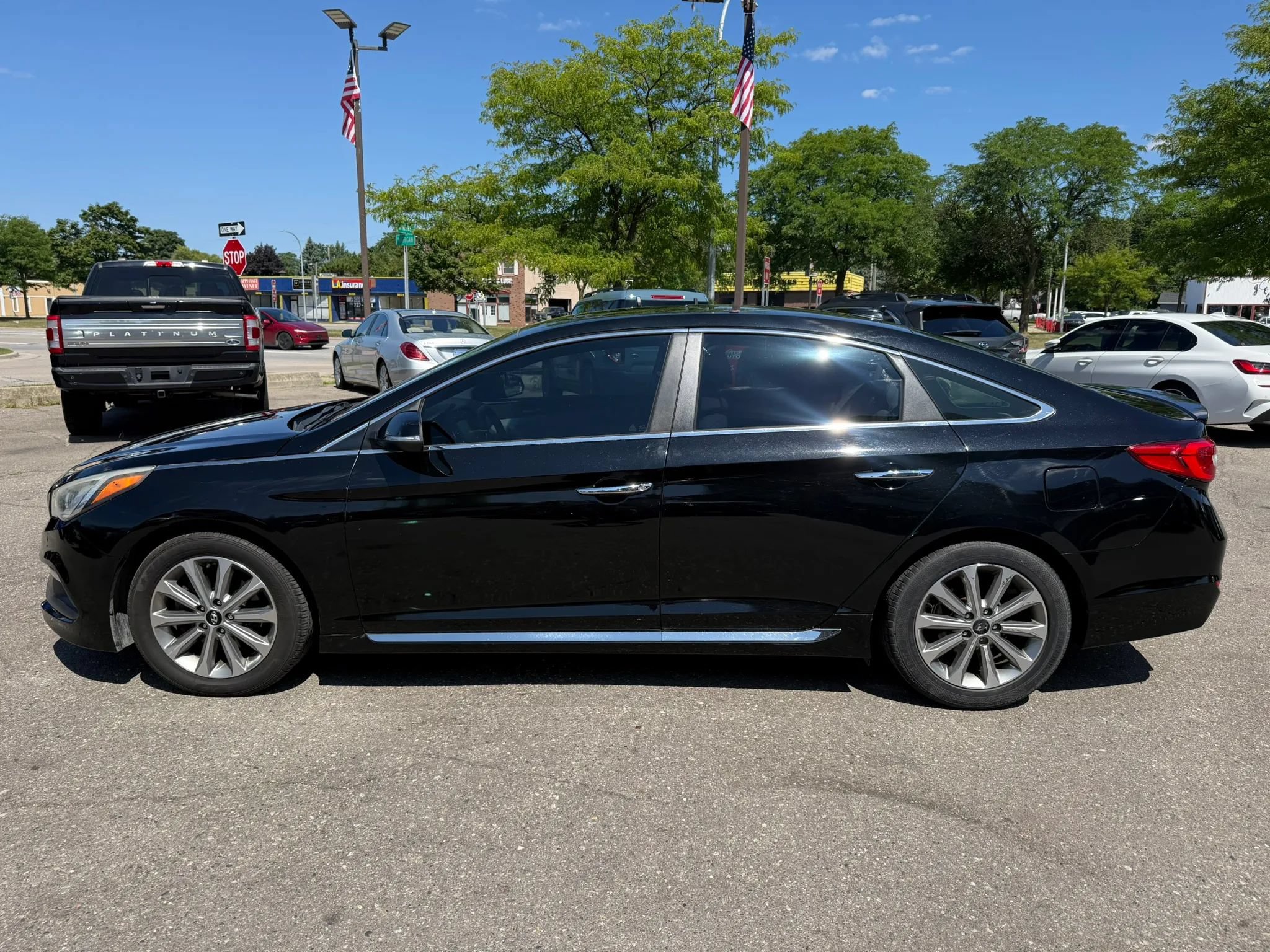 Used 2017 Hyundai Sonata Limited w/ Cargo Package FWD image 8